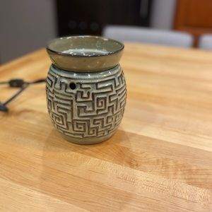 Full size Scentsy warmer.